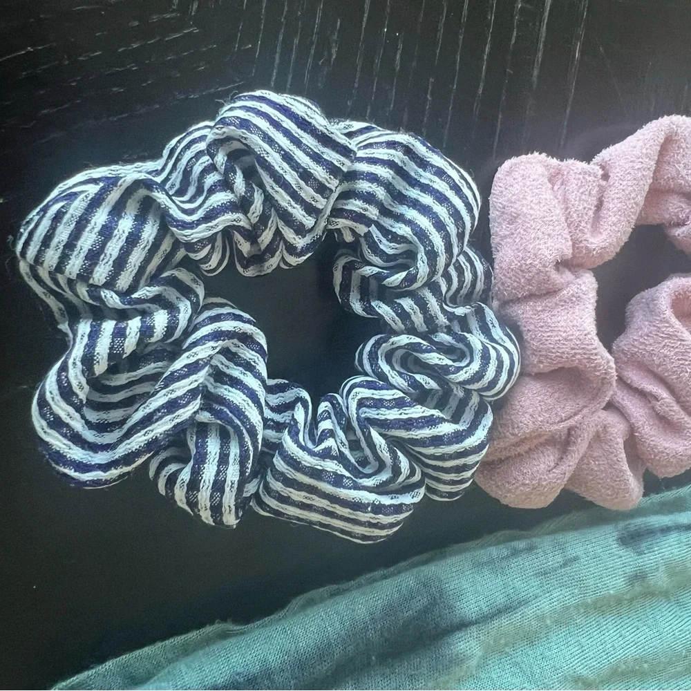 ✅ Set of 3 Hair Scrunchies and Tie-Dye Headband
